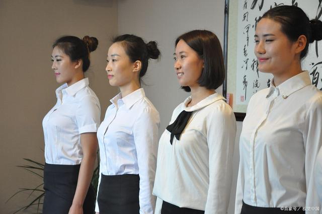 內(nèi)外兼修 文化經(jīng)紀人服務(wù)中的專業(yè)禮儀與個人形象塑造