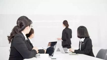 蒼狼商學(xué)院營銷知識 終端業(yè)務(wù)員跑小區(qū)失敗的核心原因與破局之道——從執(zhí)行者到文化經(jīng)紀人的角色轉(zhuǎn)變